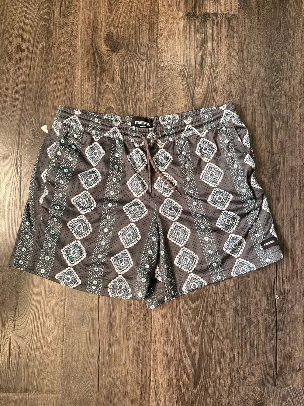 RSQ Men's Gray Geometric Mosaic Print Mesh Shorts
